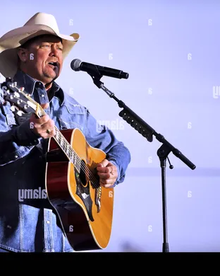 Tracy Lawrence Albany